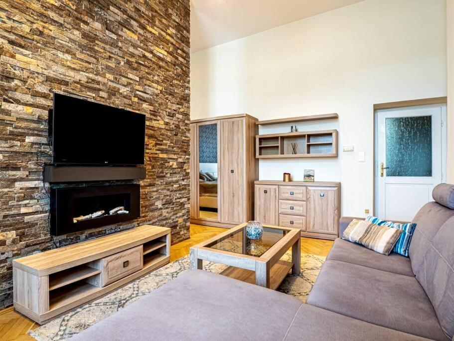 Westend Apartment Budapest Exteriör bild